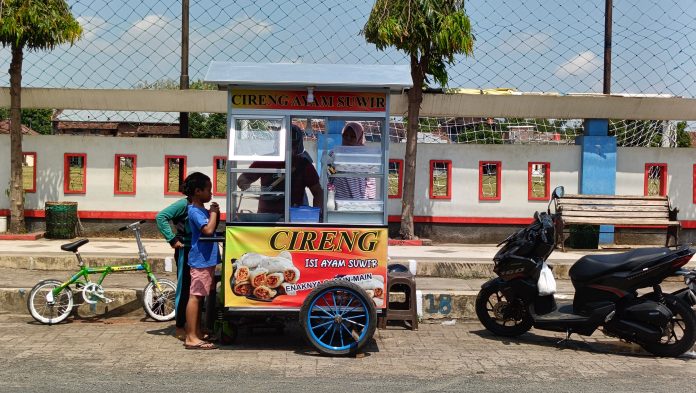 Gerobak Cireng Ayam Suwir di Jepara